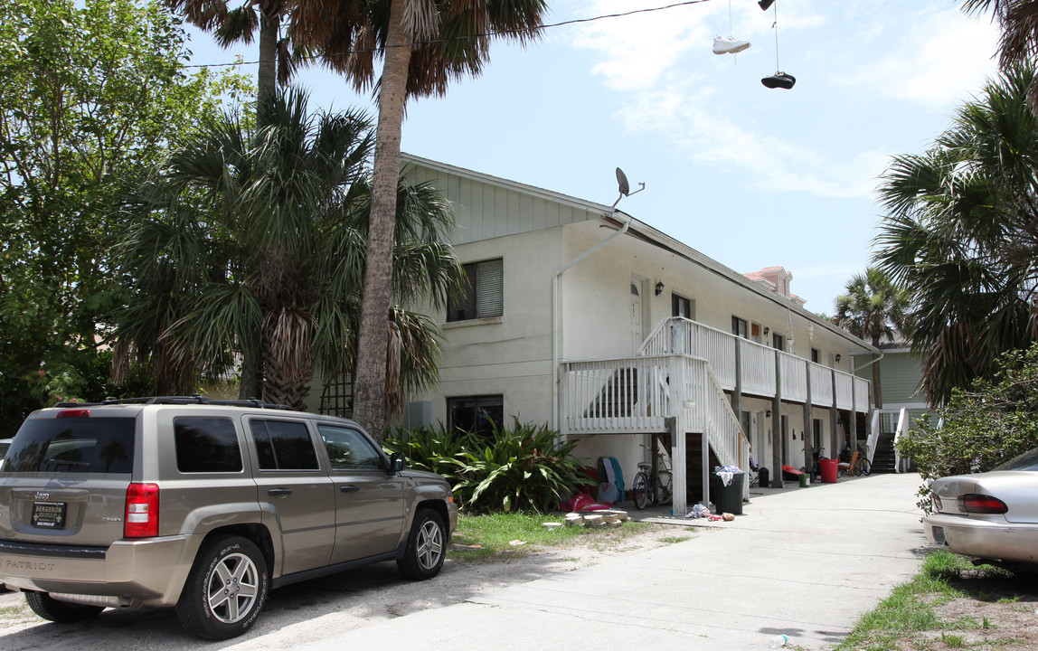 401-411 4th St S in Jacksonville Beach, FL - Building Photo