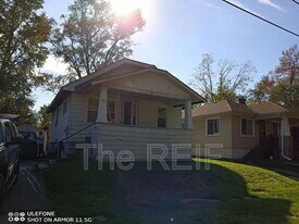 1023 Barrie Ave in Flint, MI - Building Photo