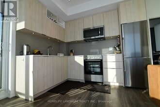 50 Forest Manor Rd in Toronto, ON - Building Photo - Building Photo