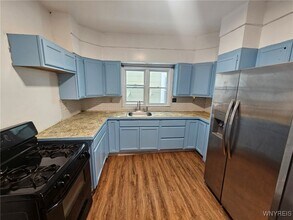 60 Pomona Pl in Buffalo, NY - Building Photo - Building Photo