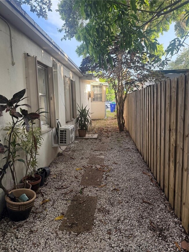 6761 SW 2nd St in Miami, FL - Building Photo - Building Photo