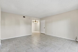 15242 Campus Park Dr in Moorpark, CA - Building Photo - Building Photo