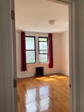5032 41st St in Sunnyside, NY - Building Photo - Building Photo