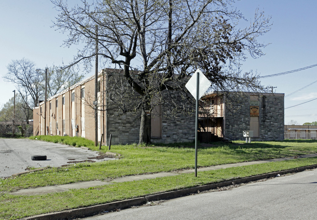 Stone Manor Apartments in Memphis, TN - Building Photo