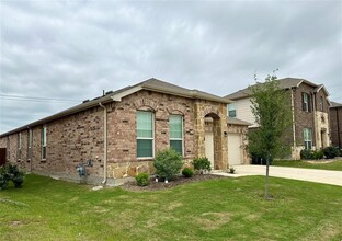 9129 Redshire Ln in Fort Worth, TX - Building Photo - Building Photo