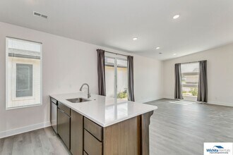 9724 E Annabelle Cir in Wichita, KS - Building Photo - Building Photo