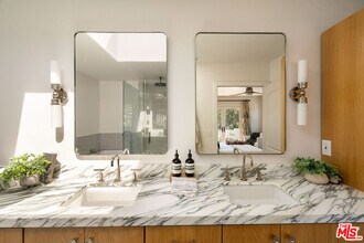 6017 W 75th St in Los Angeles, CA - Building Photo - Building Photo
