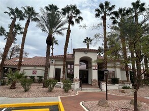 1830 N Buffalo Dr in Las Vegas, NV - Building Photo - Building Photo