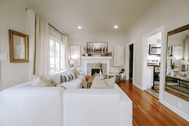 5250 W Olympic Blvd, Unit 5250