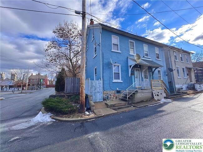 527 Bradley St in Bethlehem, PA - Foto de edificio - Building Photo
