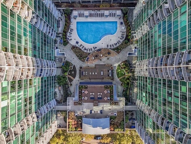 property at 943 Peachtree St NE