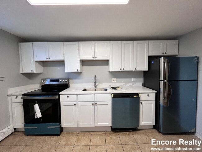 10 Bryon Rd, Unit 2A in Boston College, MA - Building Photo - Building Photo