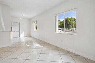 3134 Hibiscus St in Miami, FL - Building Photo - Building Photo