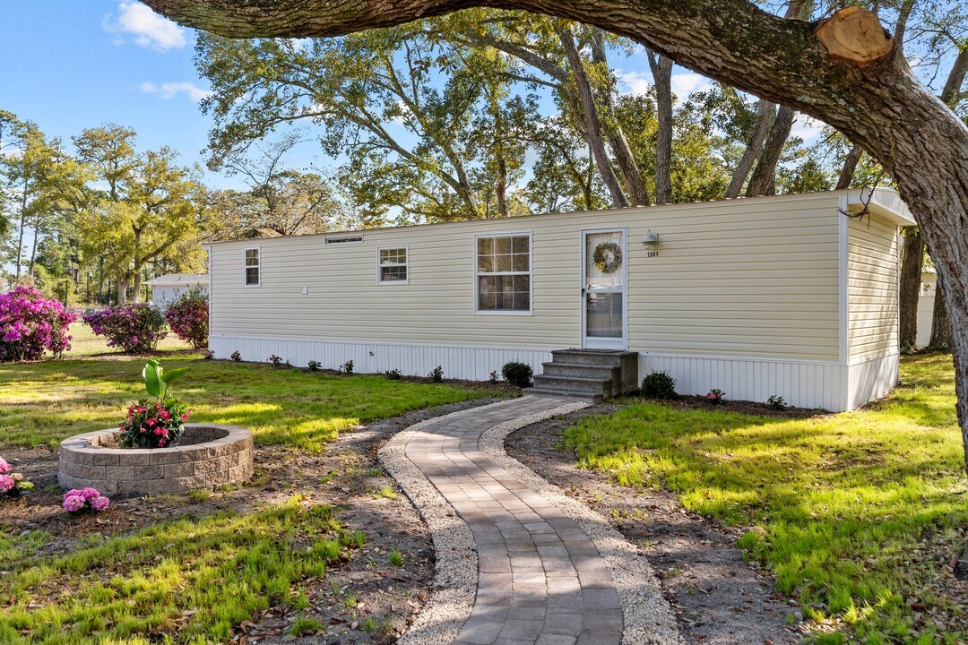1864 W Long Acres Dr SW in Ocean Isle Beach, NC - Building Photo