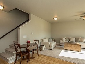 Twin Gates Townhomes in Ankeny, IA - Foto de edificio - Interior Photo