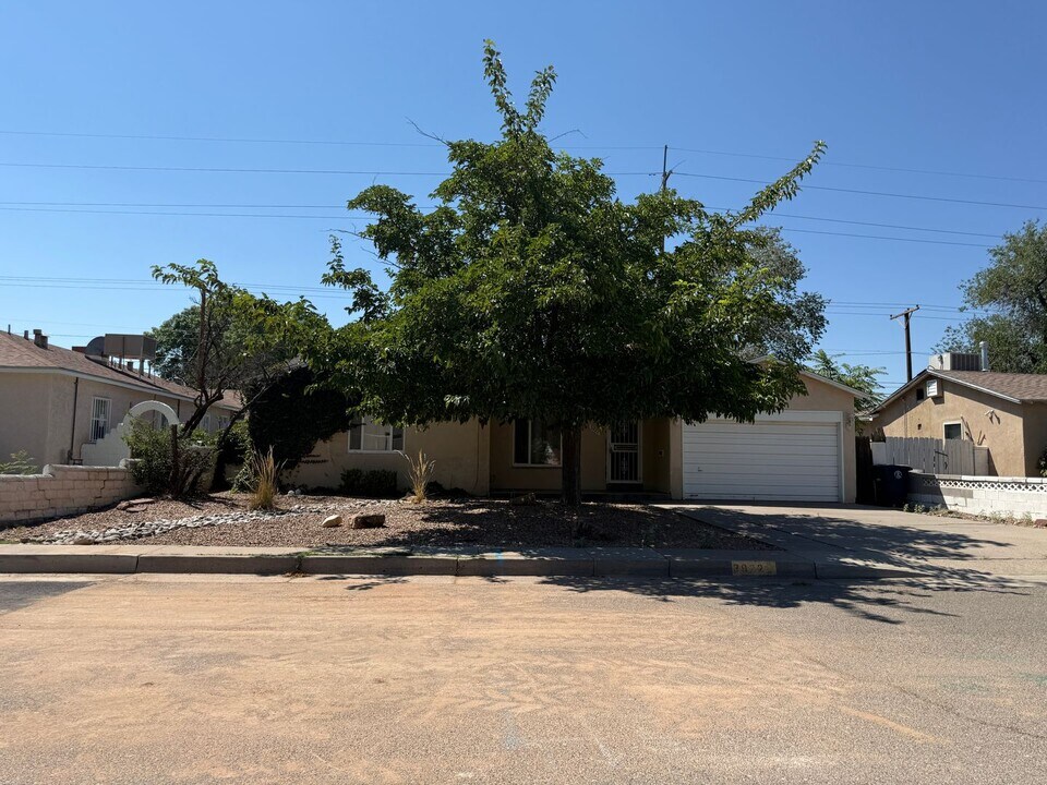 3922 Mesa Verde Ave NE in Albuquerque, NM - Building Photo
