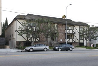 Burbank Garden Apartments in Sherman Oaks, CA - Building Photo - Building Photo