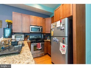 1712 W Girard Ave-Unit -1 in Philadelphia, PA - Foto de edificio - Building Photo