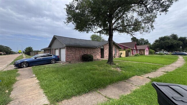 9750 Guest St in Houston, TX - Building Photo - Building Photo
