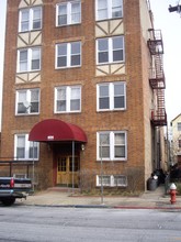 404 Stegman Pky in Jersey City, NJ - Foto de edificio - Building Photo