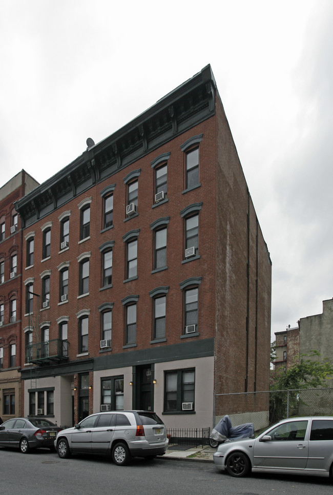 603 Grove St in Jersey City, NJ - Foto de edificio - Building Photo