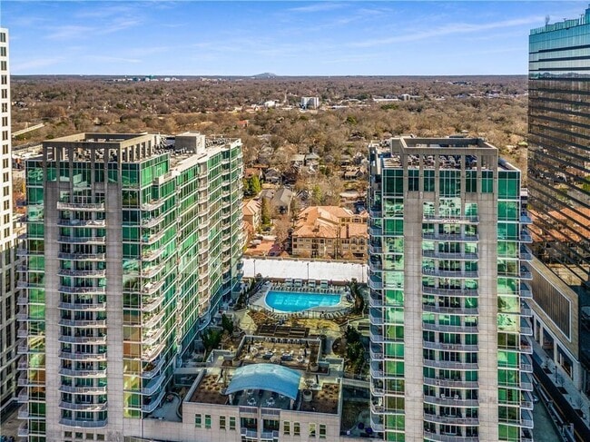 property at 923 Peachtree St NE