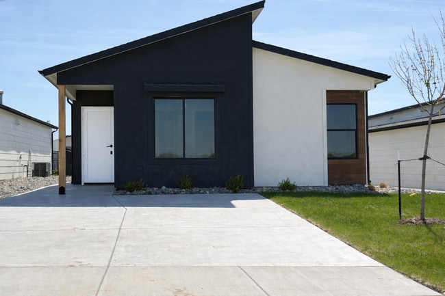 property at 5037 N Vassar Ave