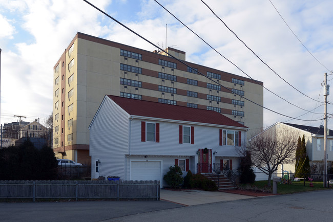 Oliveria Apartments in Fall River, MA - Foto de edificio - Building Photo