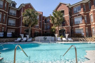 Enclave at LaFrontera in Round Rock, TX - Foto de edificio - Building Photo