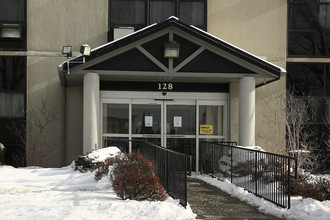 Bayshore Towers in Sandusky, OH - Building Photo - Building Photo