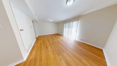 1322 Luzzo Ct in Pittsburgh, PA - Foto de edificio - Building Photo