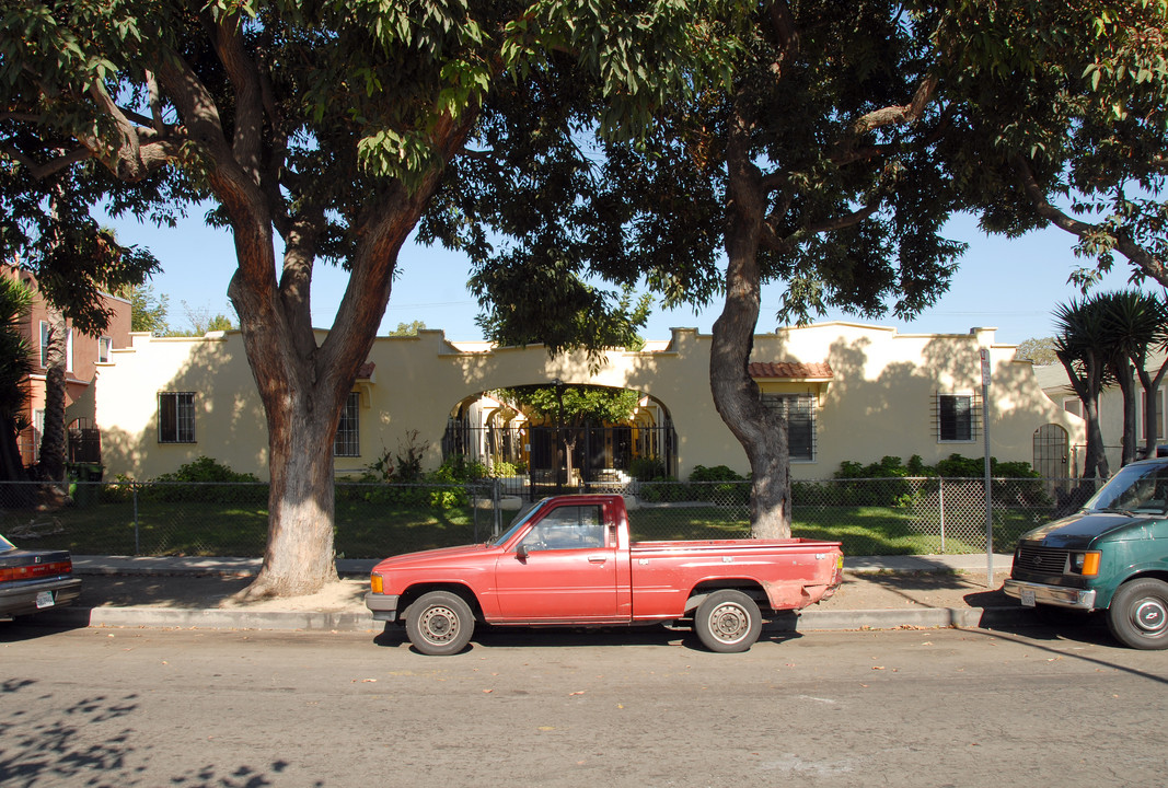 815-821 1/2 W 41st Dr in Los Angeles, CA - Building Photo