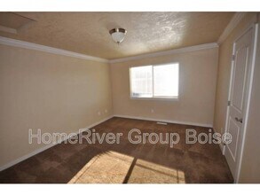 9251 W Brogan Dr in Boise, ID - Building Photo - Building Photo
