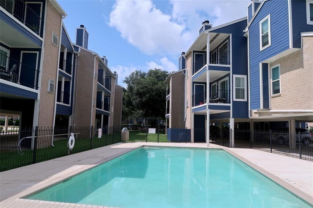 18515 Egret Bay Blvd in Houston, TX - Building Photo
