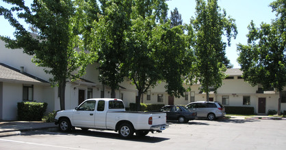 Ridgewood La Loma in Sacramento, CA - Building Photo - Building Photo