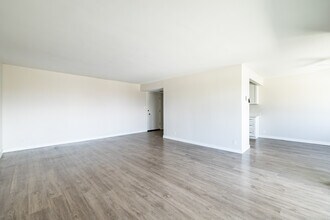 Martel Royale in Los Angeles, CA - Building Photo - Interior Photo