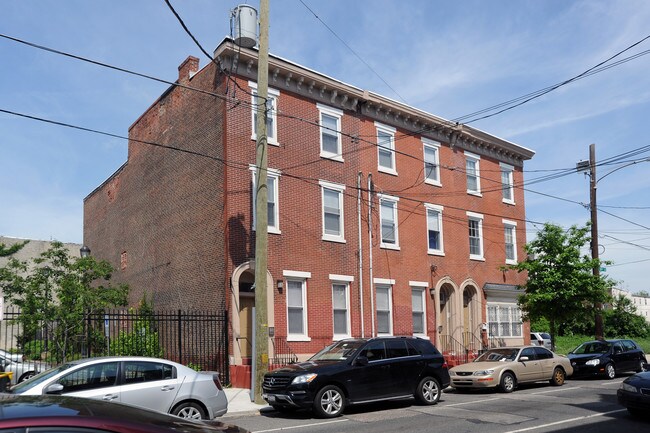 916-918 N 15th St in Philadelphia, PA - Foto de edificio - Building Photo