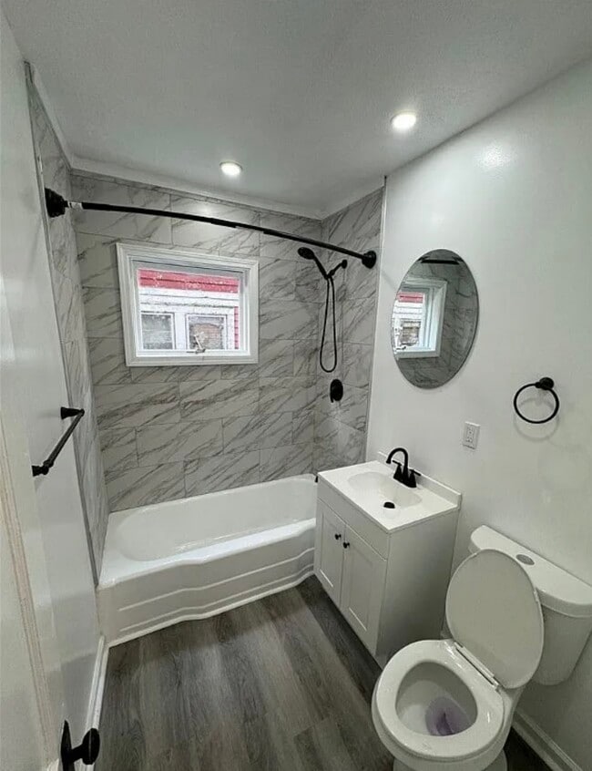 3732 E 144th St, Unit Down unit in Cleveland, OH - Building Photo - Building Photo