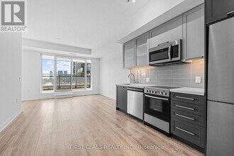 25 Neighbourhood Ln. in Toronto, ON - Building Photo - Building Photo