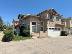 237 Spurwood Ln in Simi Valley, CA - Building Photo