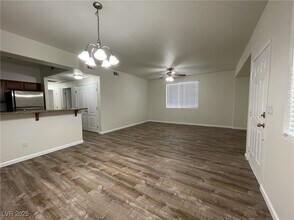 10217 King Henry Ave in Las Vegas, NV - Building Photo - Building Photo
