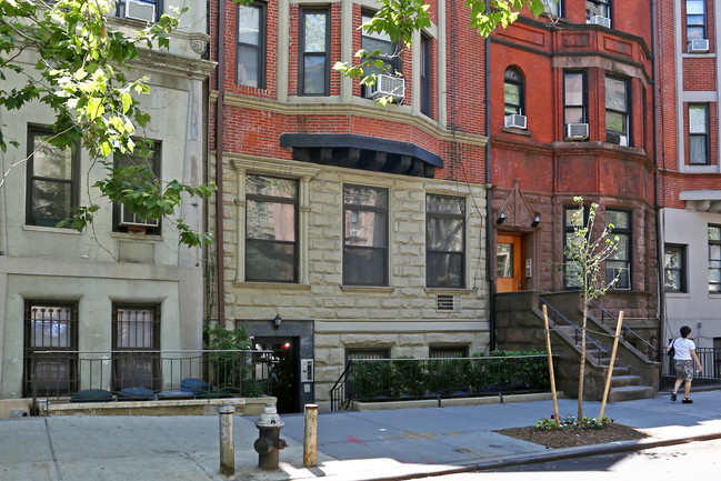 156 W 75th St in New York, NY - Foto de edificio - Building Photo