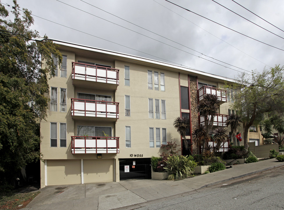 10 Moss Ave in Oakland, CA - Foto de edificio