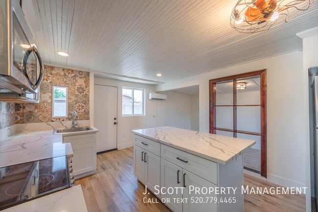 property at 1460 E Fillmore St