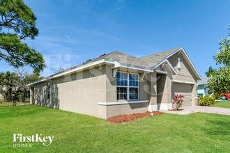 2702 SW 9th Pl in Cape Coral, FL - Building Photo - Building Photo