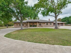 5826 Black Oak Ln in River Oaks, TX - Building Photo - Building Photo