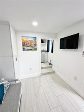 2400 NW 9th St in Miami, FL - Building Photo - Building Photo