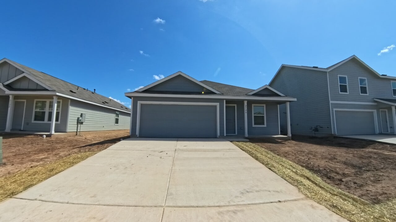 2324 Sprinkle Dr in Lockhart, TX - Building Photo