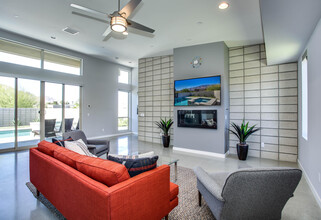 1153 Solace Ct in Palm Springs, CA - Foto de edificio - Building Photo