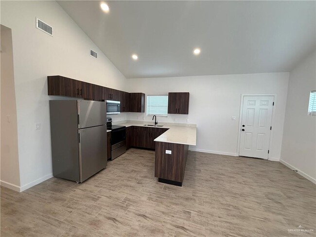 2701 Brownjay Rd in Weslaco, TX - Foto de edificio - Building Photo